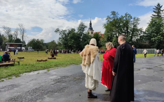 Avizovaná pompézní akce skončila totálním fiaskem, Templářský víkend naštval diváky i trhovce