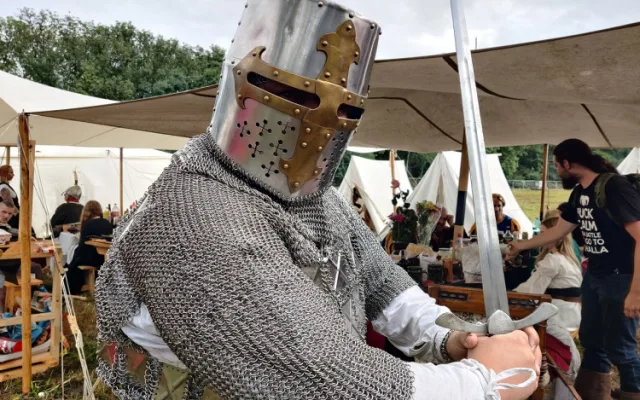Avizovaná pompézní akce skončila totálním fiaskem, Templářský víkend naštval diváky i trhovce