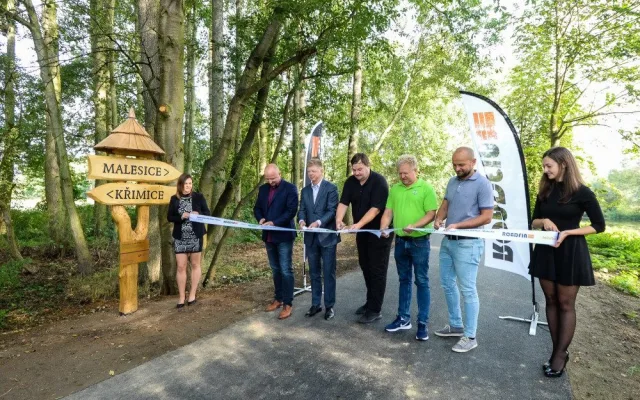 Nová cyklostezka podél Mže z Křimic do Malesic již slouží cyklistům. Měří 1,5 km a stála osm milionů