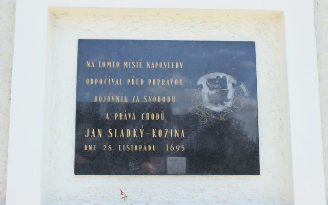 Pamětní deska v areálu plzeňského pivovaru, zdroj: Wikimedia Commons / Jan Polák