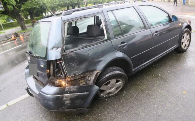Silně opilý muž způsobil nehodu a škodu za více než 100 tisíc, navíc měl platný zákaz řízení