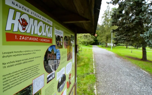 Oblíbený lesopark láká na novou naučnou stezku, dětem ukáže život včel i další zajímavosti