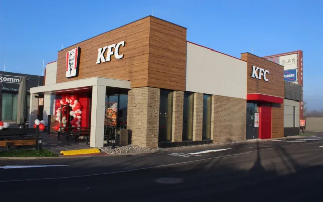 Plzeňáci si zamilovali křupavé kuřecí kousky. KFC otevřelo již šestou restauraci v Plzni!