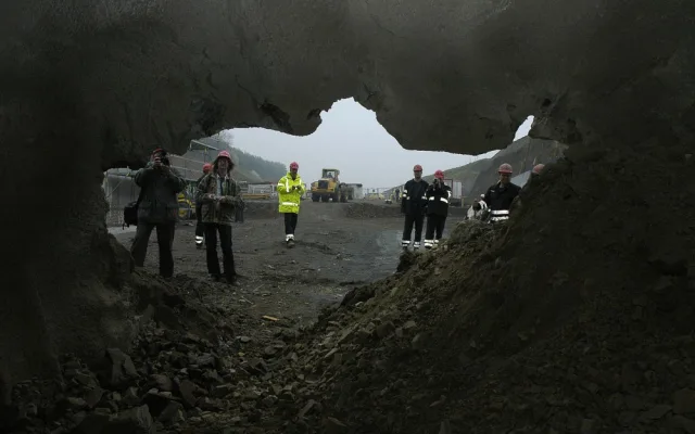 Po dálnici D5 jezdíme už 40 let, poslední úsek se otevřel před 16 lety. Stavbu provázely mohutné protesty a tuhé soudní spory