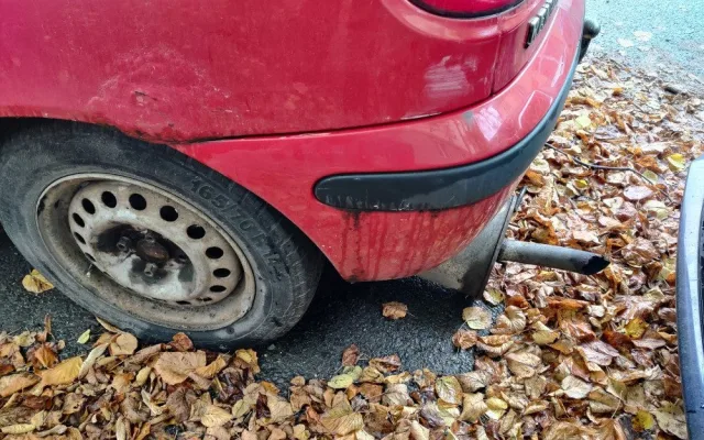 Autovraky straší v ulicích města i dlouhé měsíce, nahlásit je mohou lidé přes aplikaci v mobilu