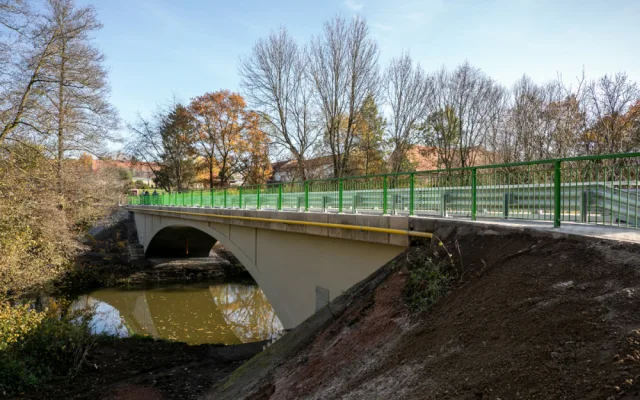 Ovčí most přes řeku Radbuzu prošel náročnou opravou za 25 milionů, už ho opět mohou využívat motoristé i pěší