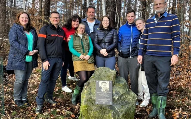 Lékaři uctili památku svého předčasně zemřelého věhlasného kolegy při obnově požárem zničeného Národního parku České Švýcarsko