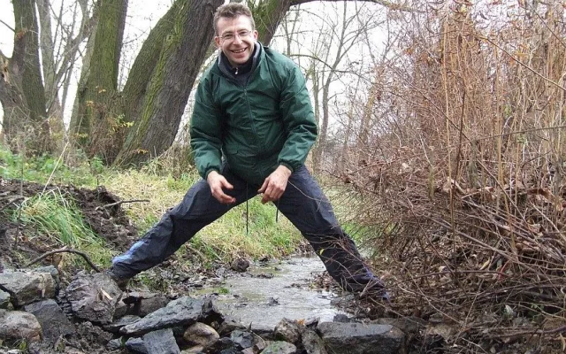 Ondřej Hes při realizaci projektu tůní na Doubravce