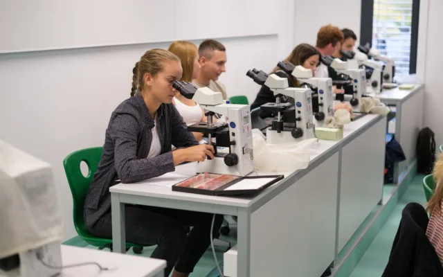 Nový kampus Lékařské fakulty v Plzni se pyšní moderním zázemí a špičkovými technologiemi