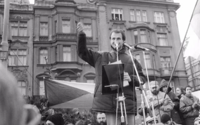Kolem druhé hodiny přivedl na náměstí další tisíce Škodováků pozdější hejtman Plzeňského kraje, dnešní první náměstek hejtmanky a poslanec Josef Bernard.