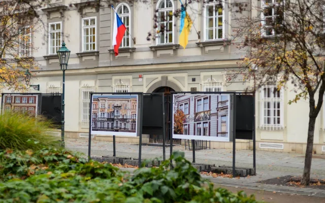 Legendární malíř v Plzni vyzdobil 19 měšťanských domů, dnes si město připomíná 170 let od jeho narození