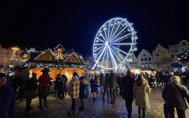 Adventní trhy lákají na velkolepý ohňostroj a bohatý kulturní program, chybět nebude ani vyhlídkové kolo