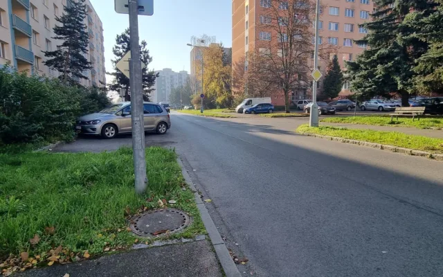 Radnice chce naučit řidiče správně parkovat, připravili pro ně informační kampaň
