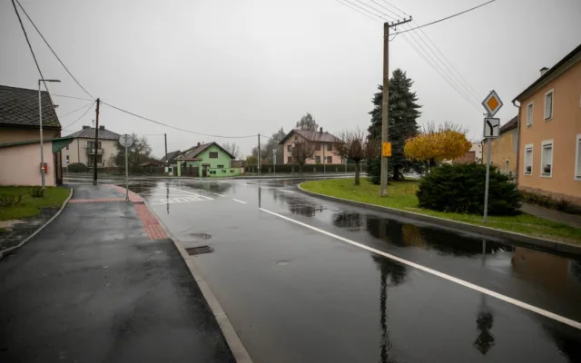 Řidiči už mohou využívat opravený most v Luženičkách u Domažlic i křižovatku na Horšovský Týn