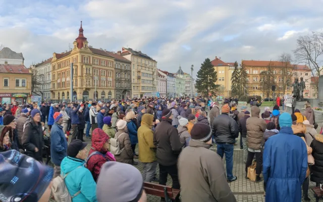 Stovky lidí vyjádřily svůj nesouhlas s rušením letiště v Líních, jestli si Volkswagen lokalitu vybere je stále nejisté