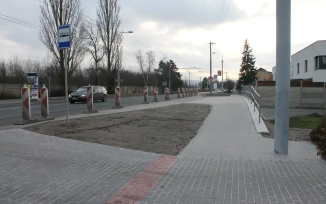 Cestujícím v trolejbusech začne ještě tento týden sloužit nová zastávka U Kasáren v Nepomucké ulici