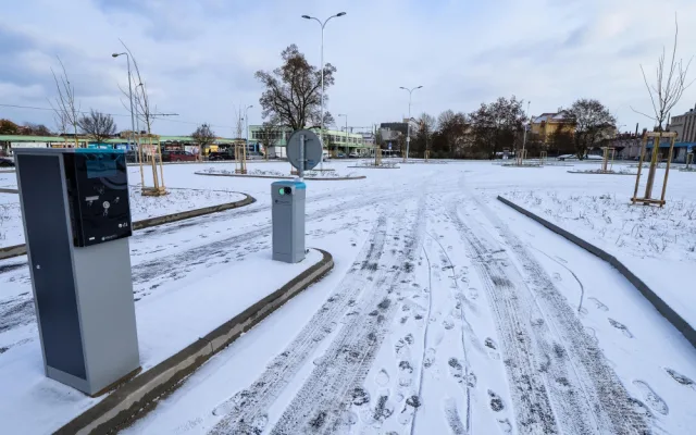 Řidiči mohou využívat nové záchytné parkoviště u autobusového nádraží, pojme až 163 aut