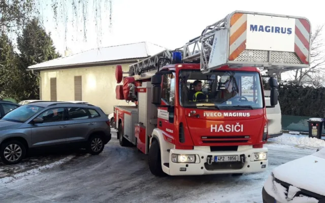 Hasiči testovali na sídlišti průjezdnost ulic pro jejich těžkou požární techniku, výsledek je nenadchl