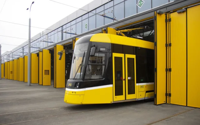 Škodovácké tramvaje se v Plzni vyrábí už 25 let. Do města se výroba přesunula v roce 1997 z pražské ČKD
