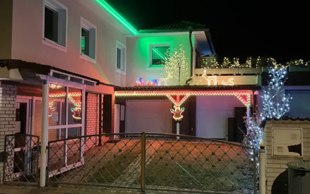 Nultý ročník soutěže o nejhezčí vánoční výzdobu zná své vítěze, bodoval vyparáděný balkon, provozovna i rodinný dům