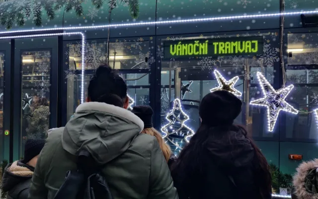 O nejkrásnější vánoční tramvaj soutěží v populární anketě rekordní počet měst