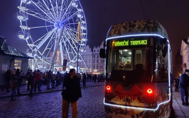 O nejkrásnější vánoční tramvaj soutěží v populární anketě rekordní počet měst