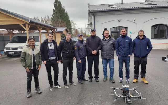 Unikátní dron by měl pomoci hasičům s požáry v uzavřených prostorech, prototyp testují plzeňští odborníci
