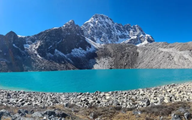 SAMA V NEPÁLU: Gokyo lakes jsou jako nepálské Lago di Garda