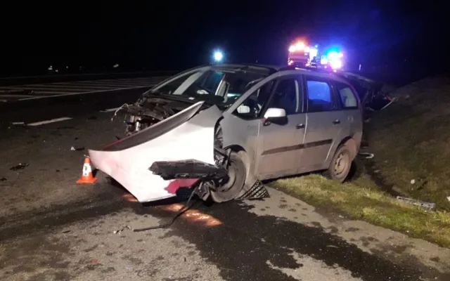 Střet dodávky s osobákem si vyžádal deset zraněných osob včetně čtyř dětí
