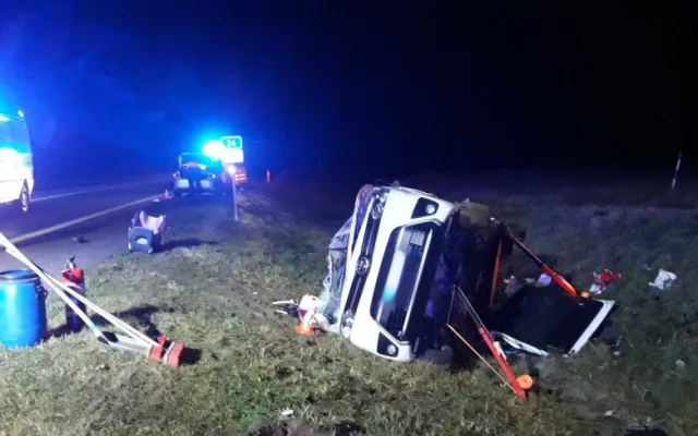 Střet dodávky s osobákem si vyžádal deset zraněných osob včetně čtyř dětí