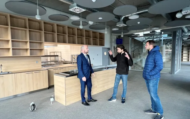 Halu si prohlédl před otevřením i primátor Plzně Roman Zarzycký