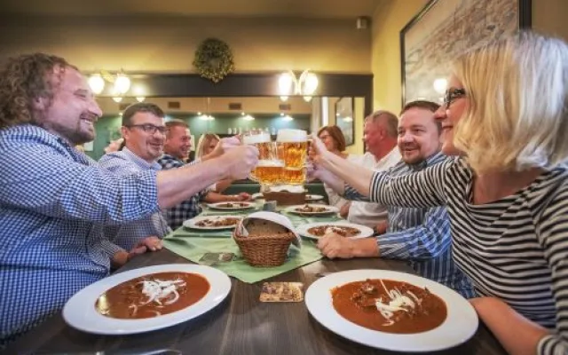 Plzeňský Prazdroj zve na tradiční zabijačku do Hospody Na Spilce nebo na první pivovarský brunch