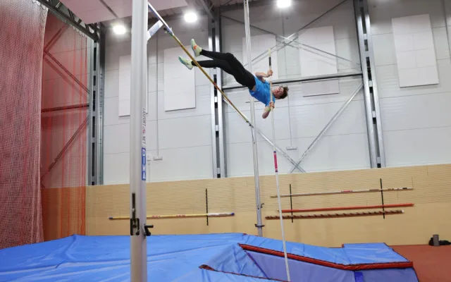 Sportovní gymnázium má nový atletický tunel se zázemím a parkoviště za 118 milionů korun