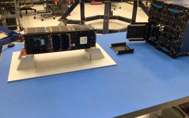 Český nanosatelit už 5800krát obletěl zemi, pokyny dostává z plzeňské univerzity