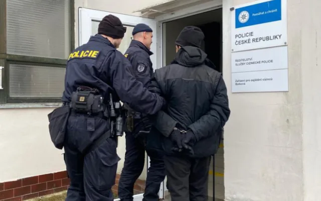 Policie stále pátrá po šesti Maročanech, kteří v úterý uprchli ze záchytného zařízení pro cizince