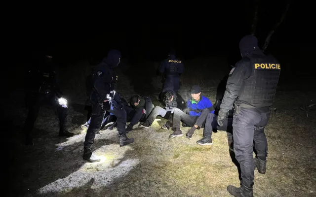 Policie stále pátrá po šesti Maročanech, kteří v úterý uprchli ze záchytného zařízení pro cizince