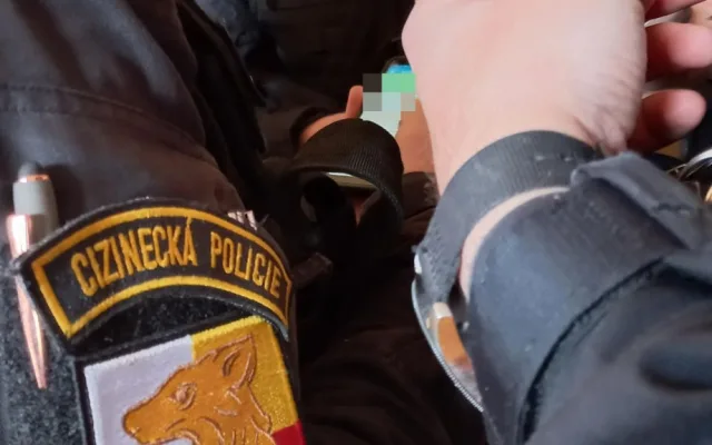 Pečlivá kontrola pravosti dokladů