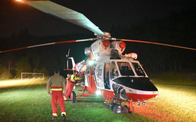 Tragédie při práci v lese, traktor tam večer zavalil muže a ten na místě zahynul