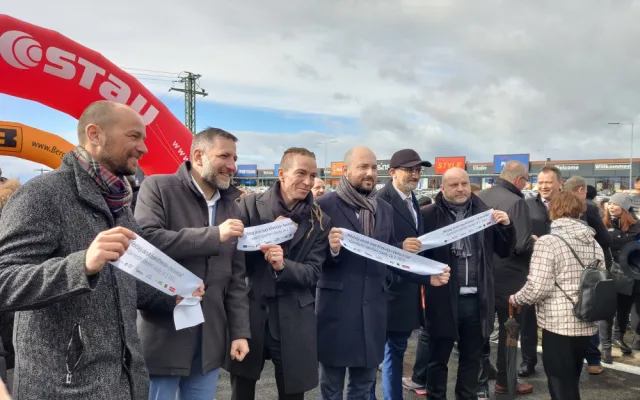 Náměstek primátora pro oblast dopravy Aleš Tolar (STAN), hejtman Plzeňského kraje Rudolf Špoták (Piráti), ministr pro místní rozvoj Ivan Bartoš (Piráti), primátor Plzně Roman Zarzycký (ANO), náměstek hejtmana pro oblast dopravy Pavel Čížek (STAN), náměste
