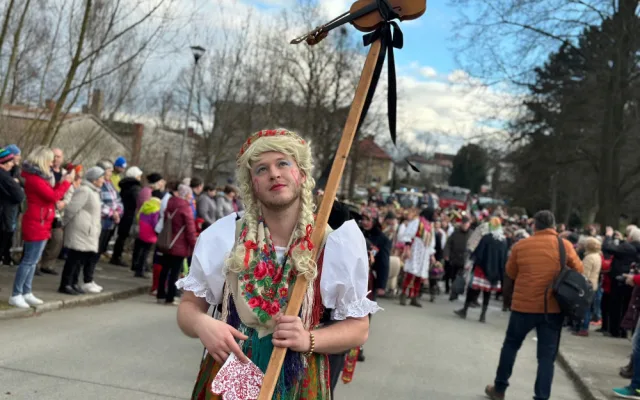Už je konec masopustu, bájo, už je konec muziky. V Postřekově na Chodsku slavili nejznámější masopust