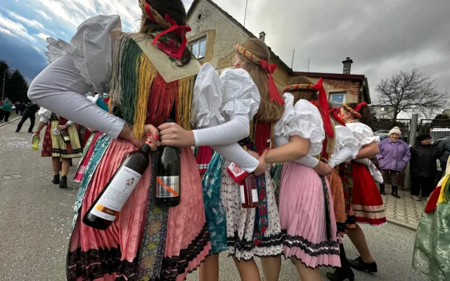 Už je konec masopustu, bájo, už je konec muziky. V Postřekově na Chodsku slavili nejznámější masopust