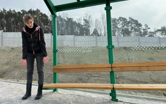 ANKETA: Kuriózní lavička z Plzně baví Česko, pomozte nám pro ni najít jméno