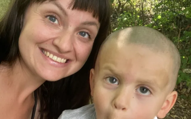 „Hele mámo, letadlo.“ Slyšet tuto větu je největším přáním maminky malého Damiána, který se potýká s autismem
