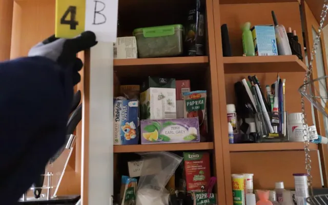 Povedená rodinka kšeftovala s drogami, policisté obvinili bratra se sestrou i jejich matku