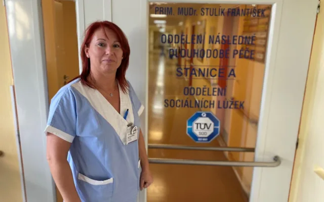 Sestřička z Domažlické nemocnice Jana Hlaváčová obsadila třetí místo v soutěži Sestra sympatie