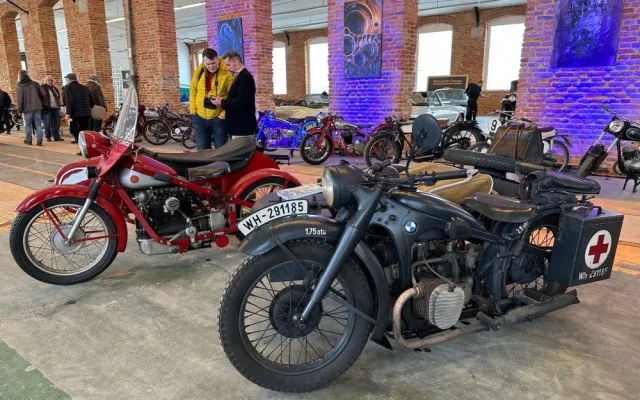 V bývalé trolejbusové hale vzniká unikátní muzeum historických motocyklů a automobilů. Vystavuje i nejnebezpečnější motorku