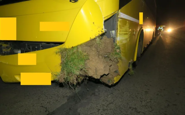 Mladí si chtěl splnit sen a ukradl autobus, dvakrát boural a nechal ho stát napříč v ulicí