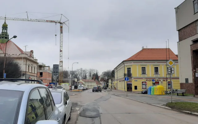 Řidiče v Rokycanech čekají zásadní dopravní omezení, začíná náročná rekonstrukce Jiráskovy ulice