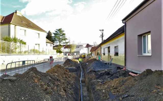 Řidiče čekají na hlavním tahu z Plzně na Tábor dopravní omezení, projedou kyvadlově