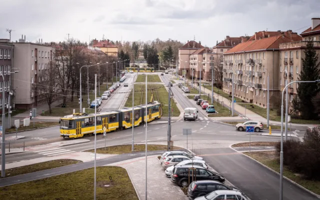 Skončila rekonstrukce tramvajové vozovny na Slovanech za 1,8 miliardy. Objekt má i obří zelenou střechu